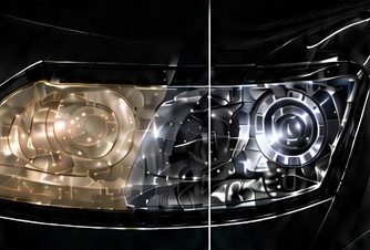 Faro de coche: mitad amarillenta antes del pulido y mitad transparente después